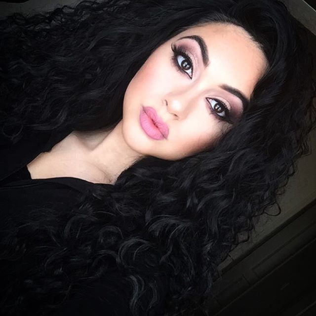 Jailyne Ojeda Ochoa taking a selfie