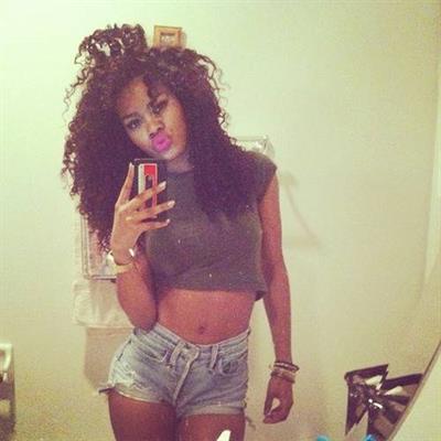 Teyana Taylor taking a selfie