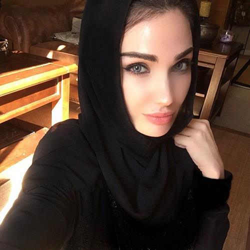 Kristina Basham taking a selfie