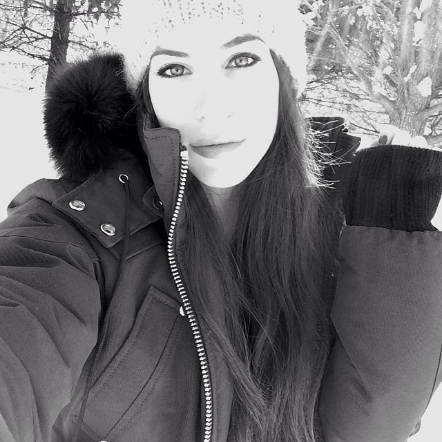 Jen Selter taking a selfie