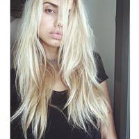 Sahara Ray taking a selfie