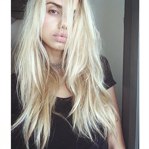 Sahara Ray taking a selfie