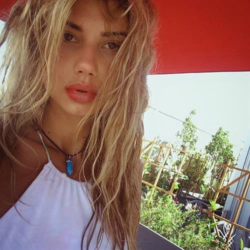 Sahara Ray taking a selfie