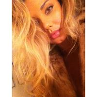 Sahara Ray taking a selfie