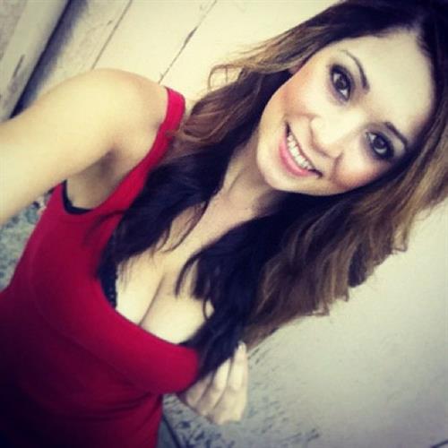 Ali Rose taking a selfie