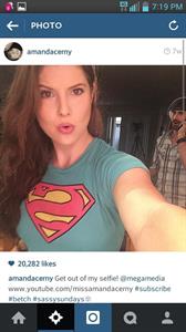 Amanda Cerny taking a selfie