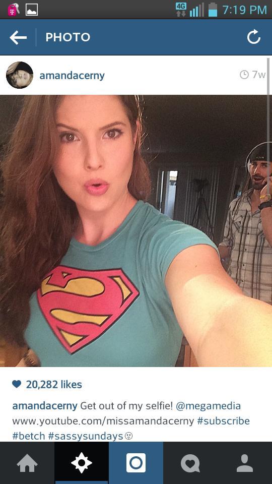 Amanda Cerny taking a selfie