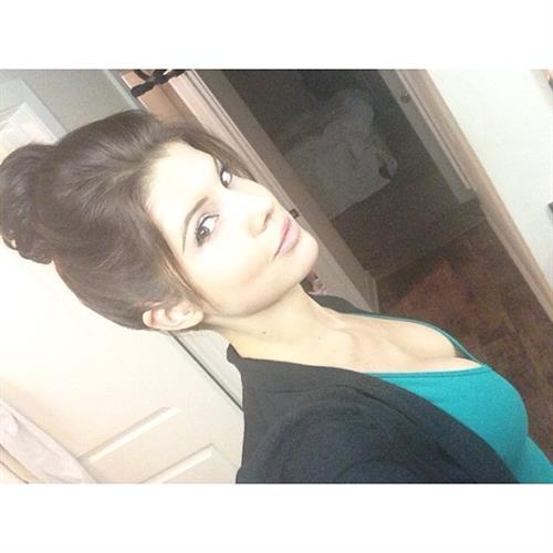 Amanda Cerny taking a selfie