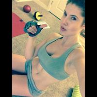Amanda Cerny taking a selfie
