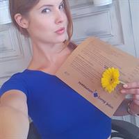 Amanda Cerny taking a selfie