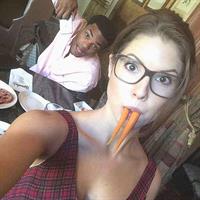Amanda Cerny taking a selfie