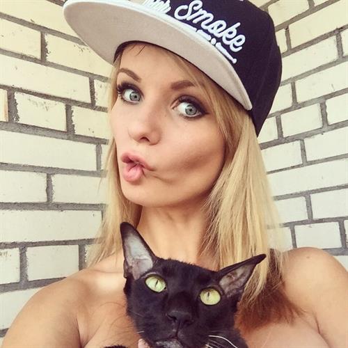Ekaterina Enokaeva taking a selfie