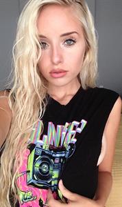 Naomi Woods taking a selfie