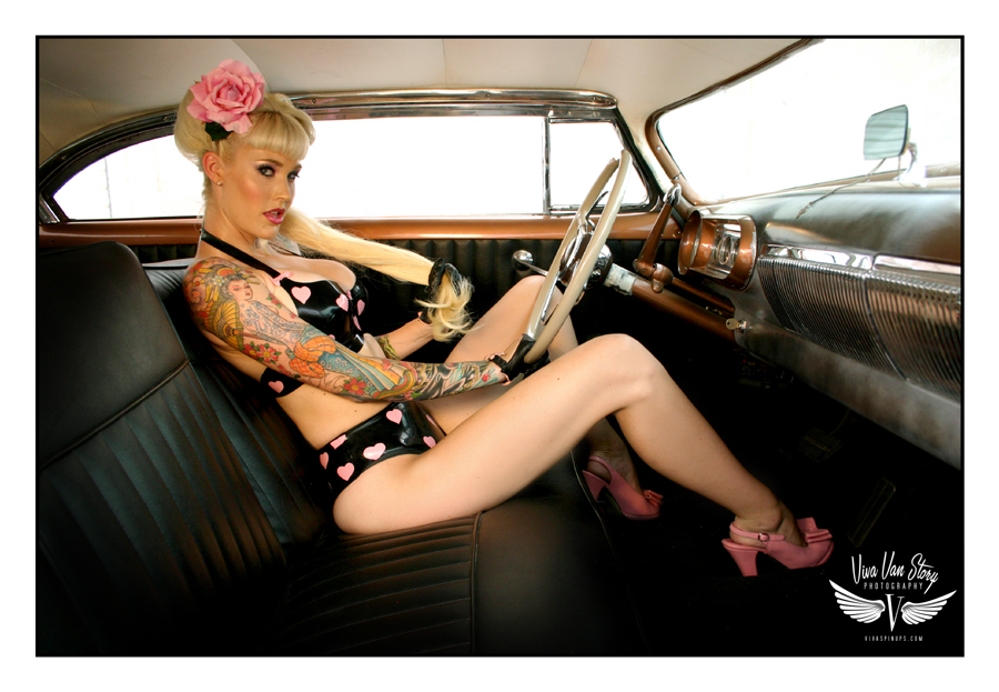 Sabina Kelley in lingerie