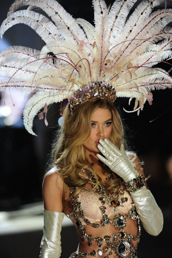 Doutzen Kroes in lingerie