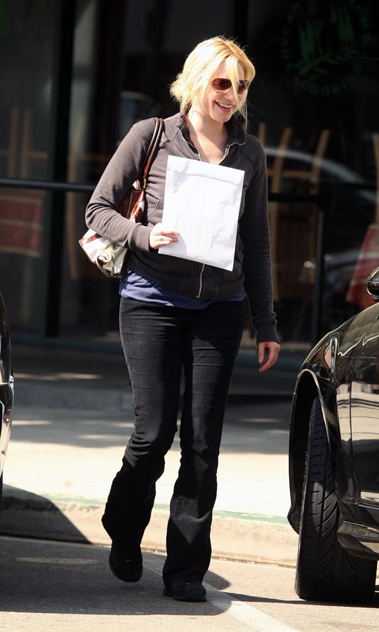 Laura Prepon at The Coffee Bean in Beverly Hills April 7, 2009