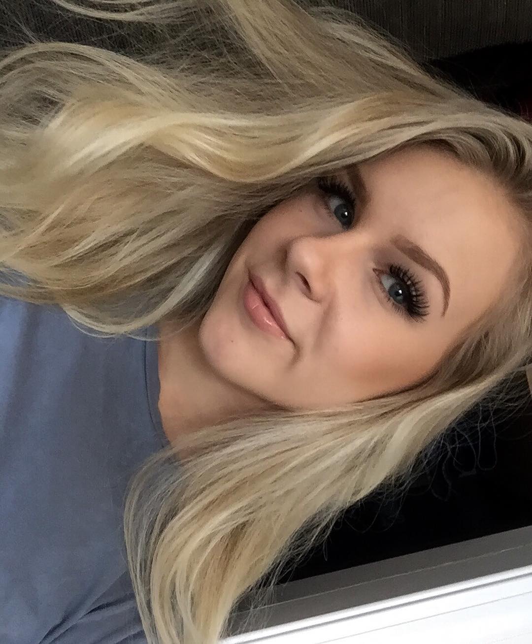 Amanda Bennett taking a selfie