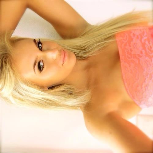 Anna Nyström taking a selfie