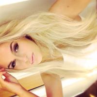 Anna Nyström taking a selfie