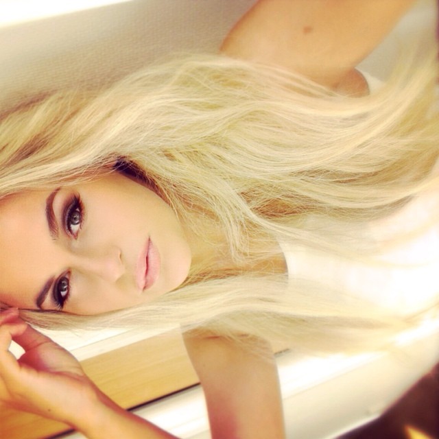 Anna Nyström taking a selfie