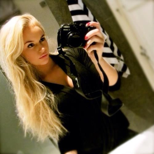 Anna Nyström taking a selfie