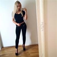 Anna Nyström taking a selfie