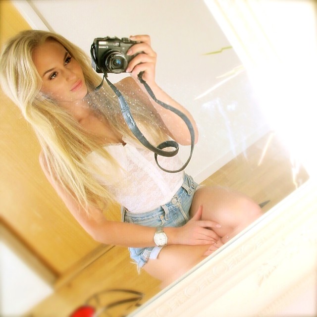 Anna Nyström taking a selfie