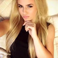 Anna Nyström taking a selfie