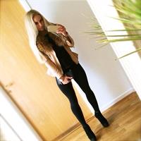 Anna Nyström taking a selfie