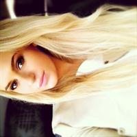 Anna Nyström taking a selfie