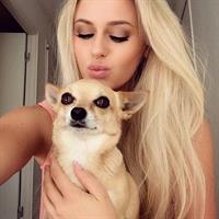 Anna Nyström taking a selfie