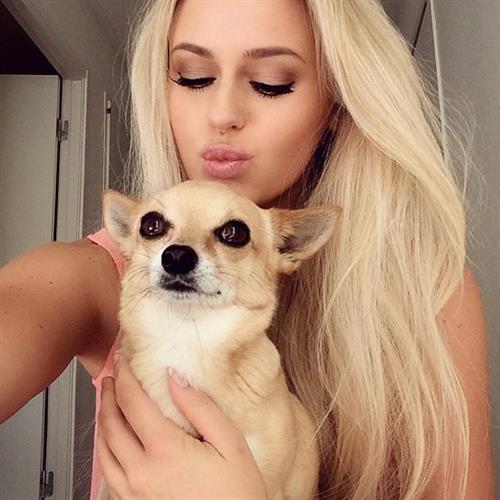 Anna Nyström taking a selfie