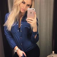 Anna Nyström taking a selfie