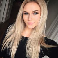 Anna Nyström taking a selfie