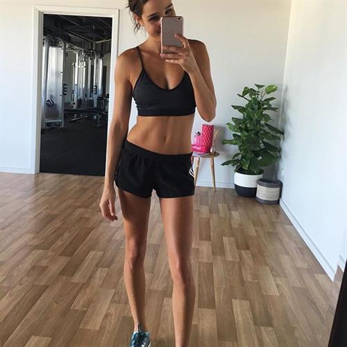 Kayla Itsines taking a selfie