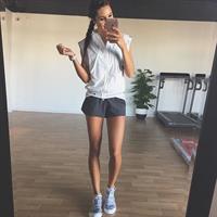 Kayla Itsines taking a selfie