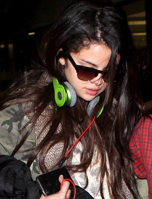 Selena Gomez – LAX airport arrival in LA 1/5/13 