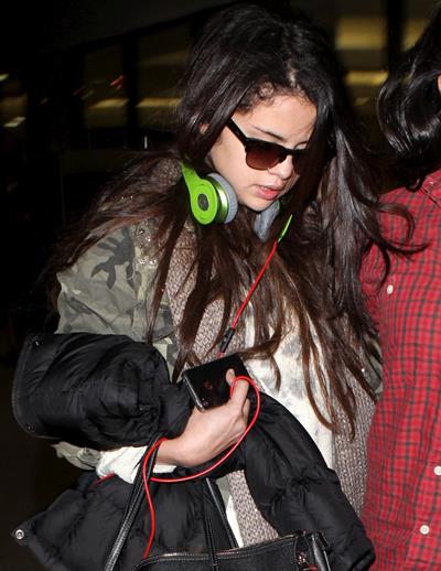 Selena Gomez – LAX airport arrival in LA 1/5/13 