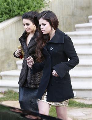 Selena Gomez headed to the Golden Globe Awards in LA 1/13/13 