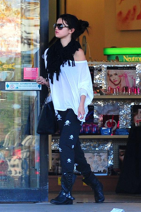 Selena Gomez out and about in Encino 1/13/13 