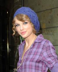 Taylor Swift arriving David Letterman Show October 26, 2010 
