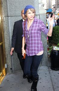 Taylor Swift arriving David Letterman Show October 26, 2010 