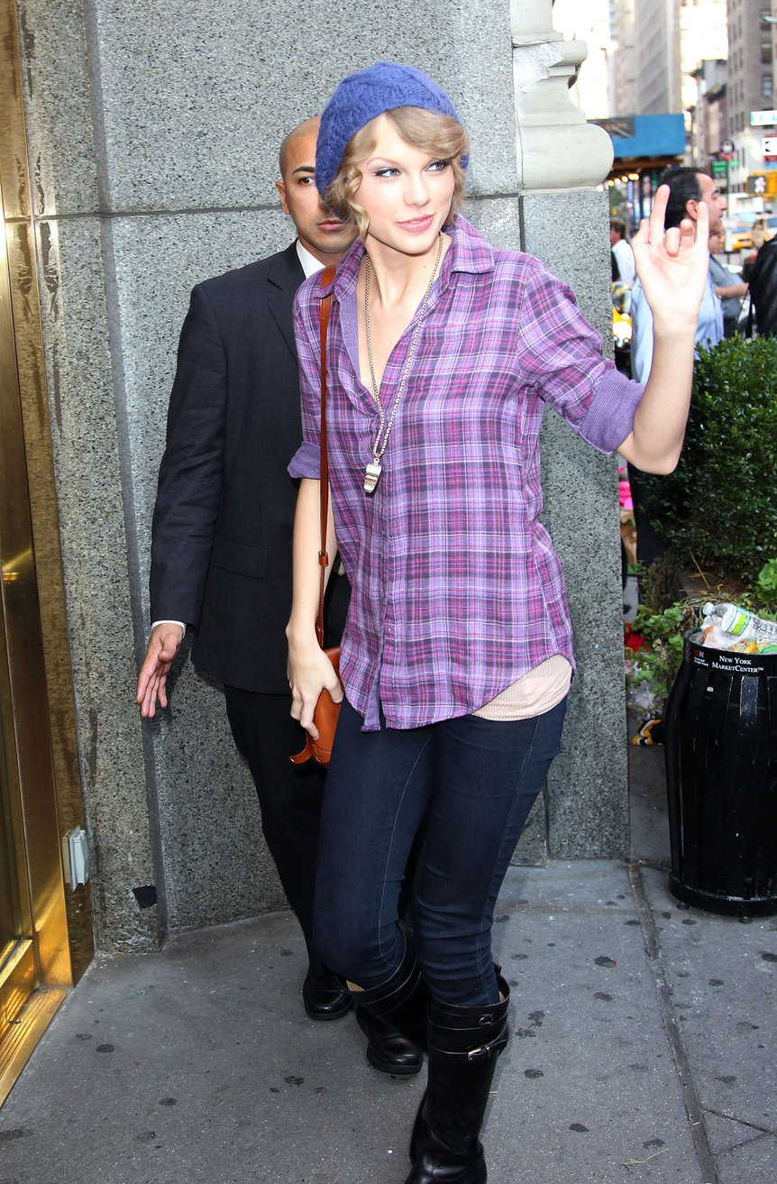 Taylor Swift arriving David Letterman Show October 26, 2010 