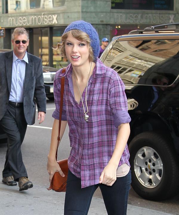 Taylor Swift arriving David Letterman Show October 26, 2010 