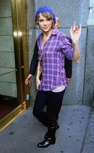 Taylor Swift arriving David Letterman Show October 26, 2010 
