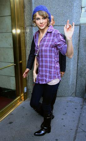 Taylor Swift arriving David Letterman Show October 26, 2010 