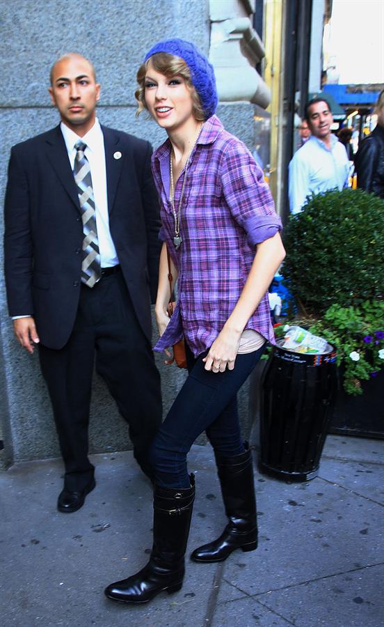 Taylor Swift arriving David Letterman Show October 26, 2010 