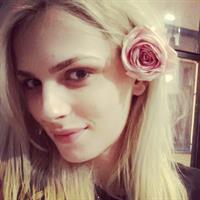 Andreja Pejić taking a selfie