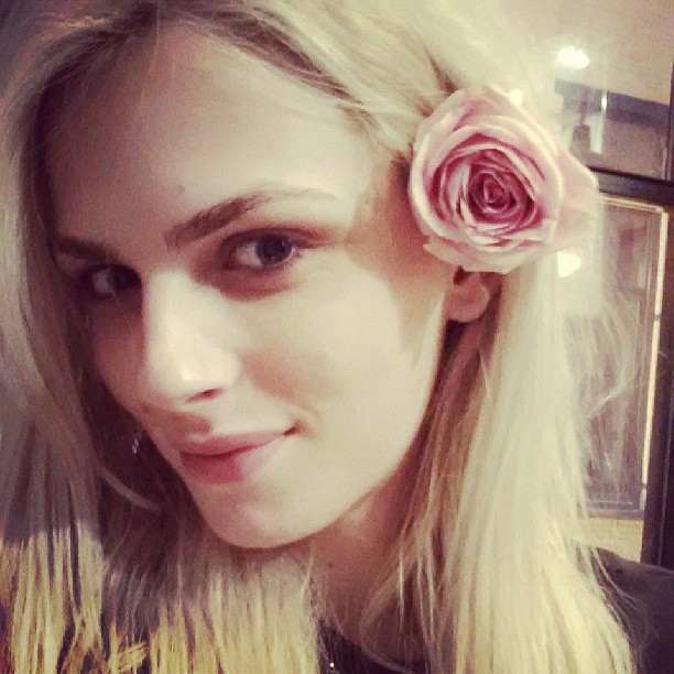 Andreja Pejić taking a selfie