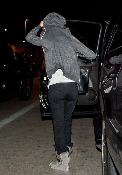 Selena Gomez departing out of LA, hiding her face